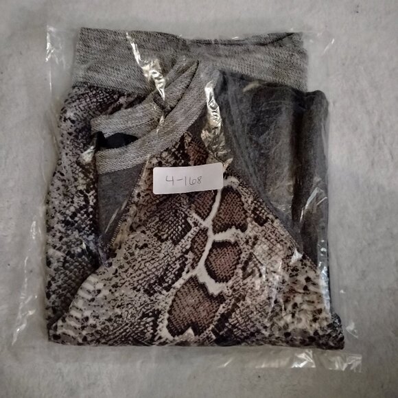 Seven7 Crewneck Sweatshirt - Picture 7 of 7